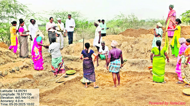 కన్నేశారు.. కమ్మేస్తున్నారు! 3