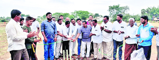 ఉత్పత్తుల విక్రయానికి వేదికగా మహిళా మార్ట్
1