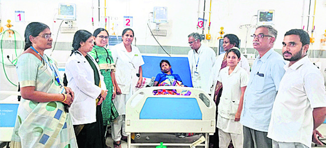 ఇద్దరి ప్రాణాలు నిలిపిన ప్రభుత్వ వైద్యులు1
