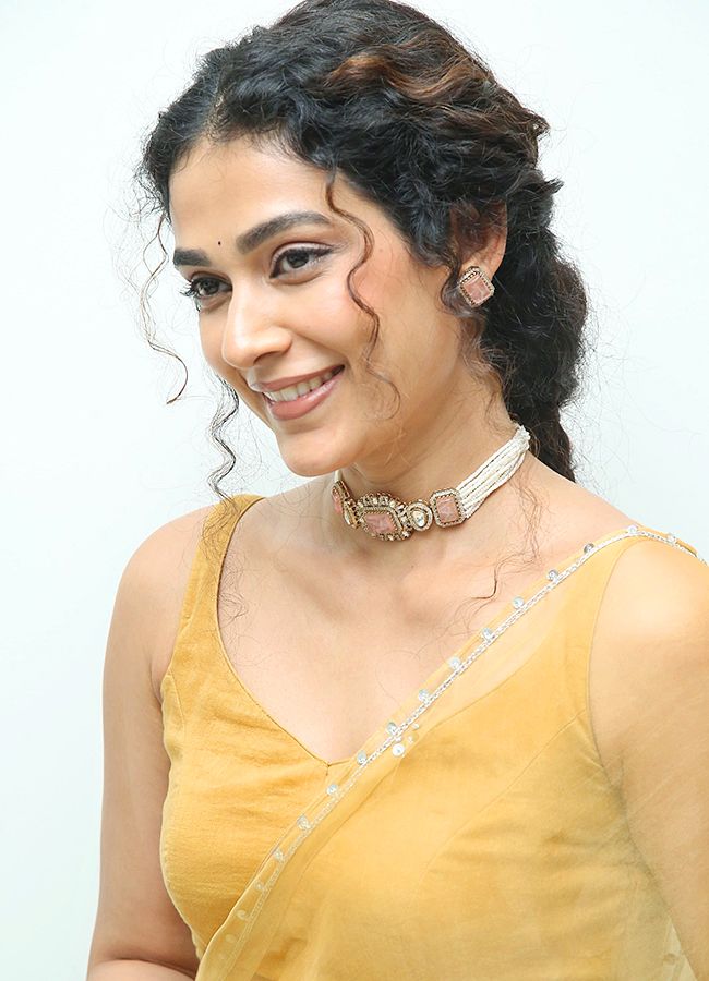 Shashtipoorthi Movie Actress Aakanksha Singh Photos11