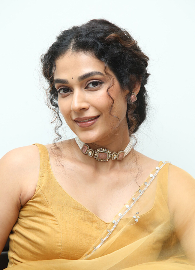 Shashtipoorthi Movie Actress Aakanksha Singh Photos2