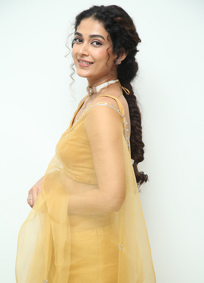 Shashtipoorthi Movie Actress Aakanksha Singh Photos20