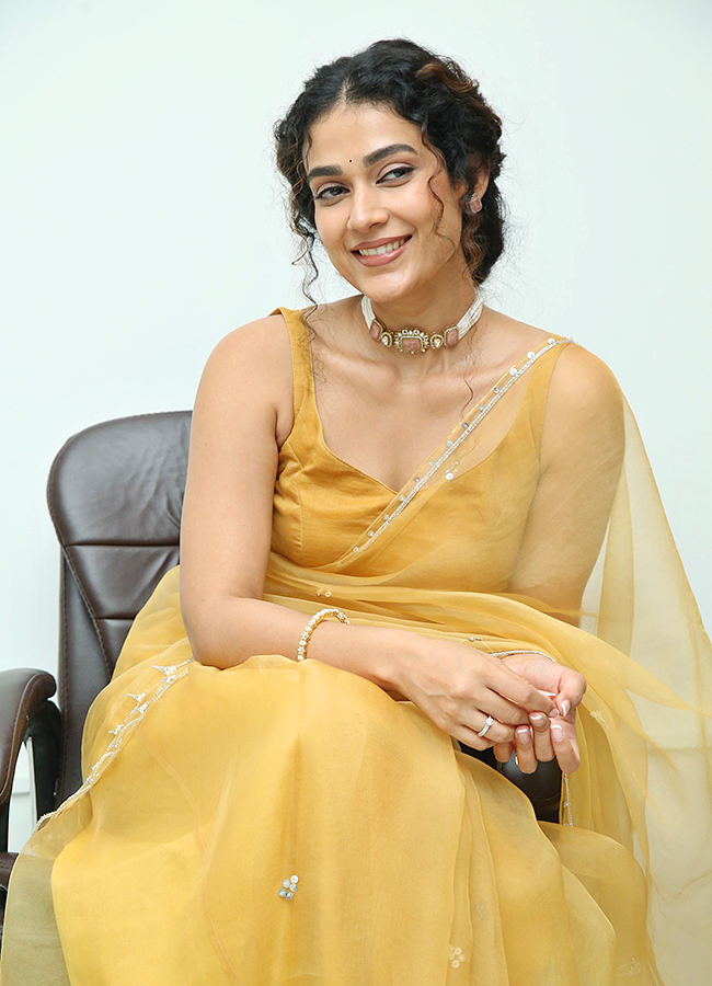 Shashtipoorthi Movie Actress Aakanksha Singh Photos6