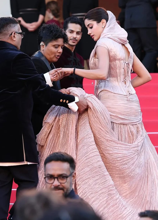 Janhvi Kapoor Pays A Regal Tribute To Sridevi At Cannes 2025 Photos15