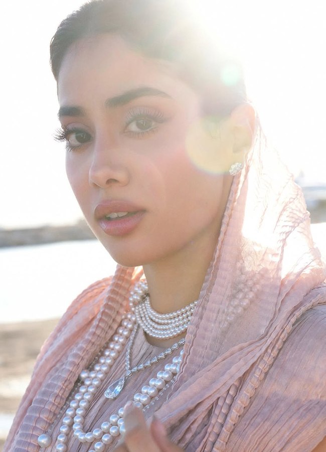 Janhvi Kapoor Pays A Regal Tribute To Sridevi At Cannes 2025 Photos17
