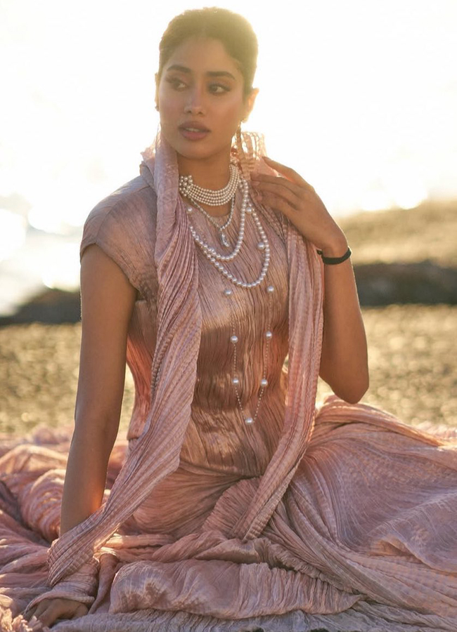 Janhvi Kapoor Pays A Regal Tribute To Sridevi At Cannes 2025 Photos19