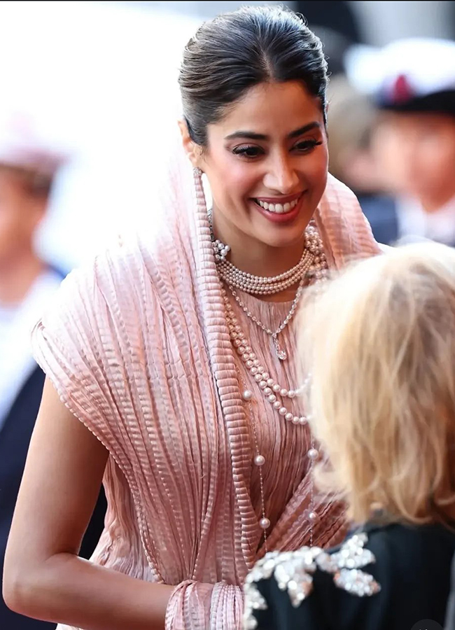 Janhvi Kapoor Pays A Regal Tribute To Sridevi At Cannes 2025 Photos2