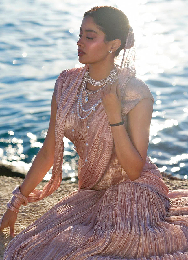 Janhvi Kapoor Pays A Regal Tribute To Sridevi At Cannes 2025 Photos3