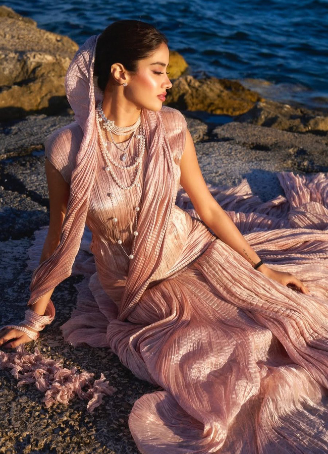 Janhvi Kapoor Pays A Regal Tribute To Sridevi At Cannes 2025 Photos5