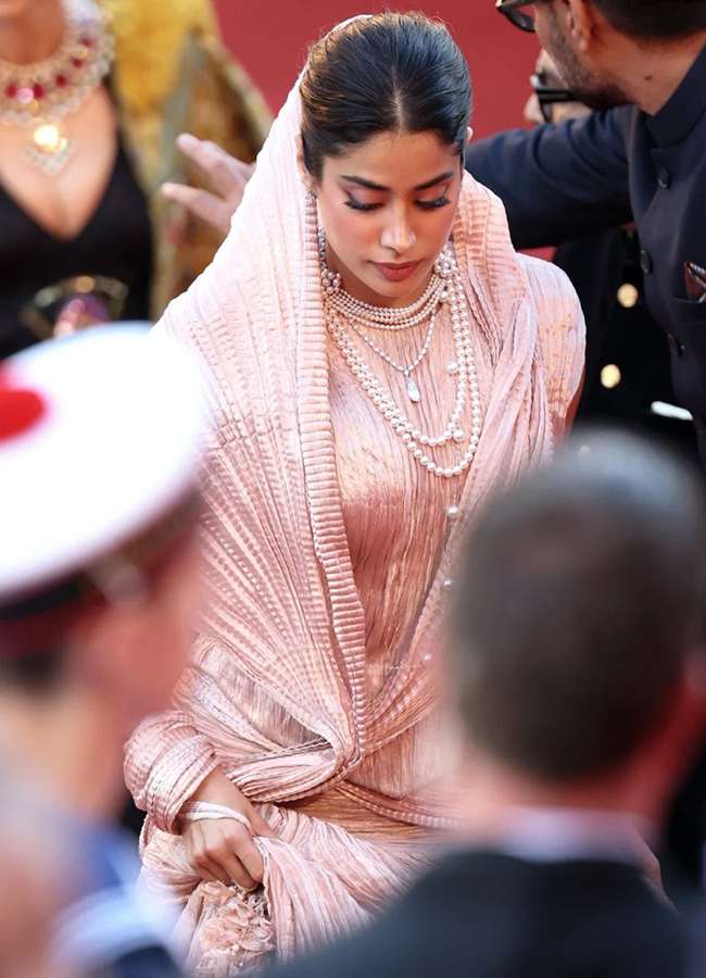 Janhvi Kapoor Pays A Regal Tribute To Sridevi At Cannes 2025 Photos9