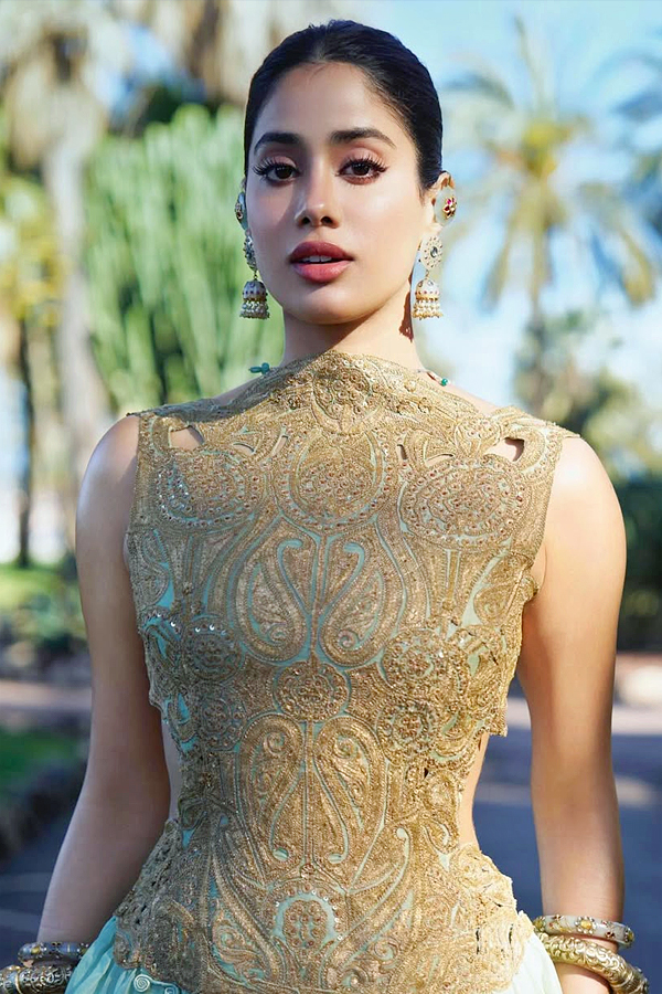 Janhvi Kapoor continues to bring desi drama At Cannes Film Festival in backless dress Photos12