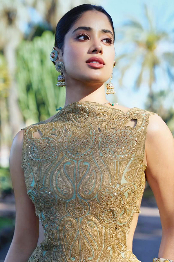 Janhvi Kapoor continues to bring desi drama At Cannes Film Festival in backless dress Photos13