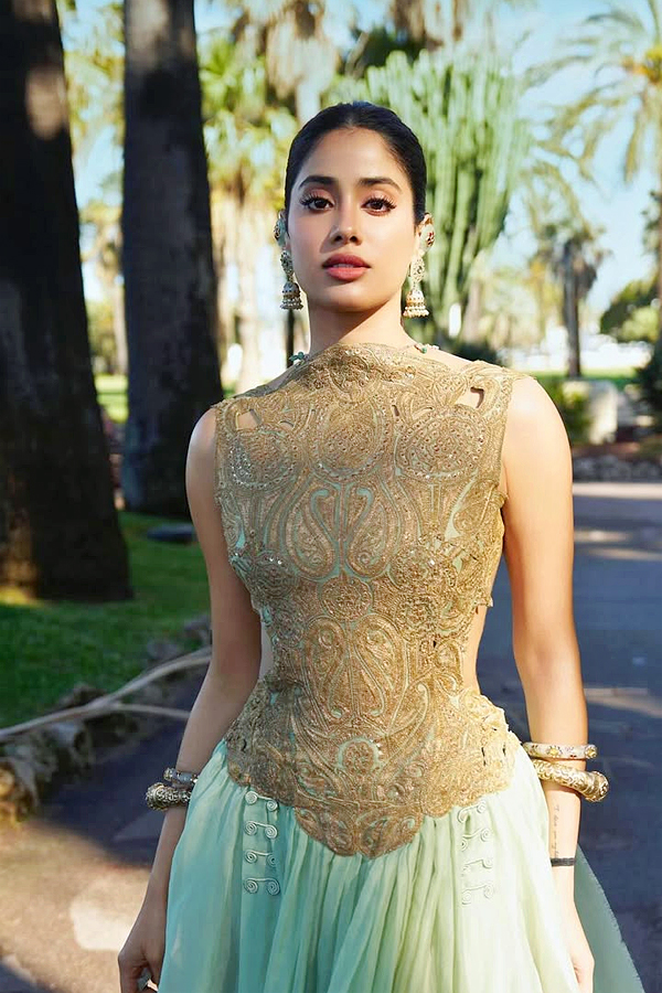Janhvi Kapoor continues to bring desi drama At Cannes Film Festival in backless dress Photos3