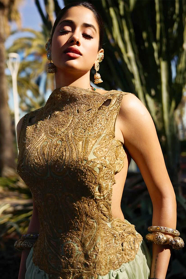 Janhvi Kapoor continues to bring desi drama At Cannes Film Festival in backless dress Photos4