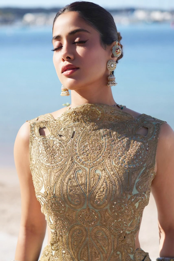 Janhvi Kapoor continues to bring desi drama At Cannes Film Festival in backless dress Photos6