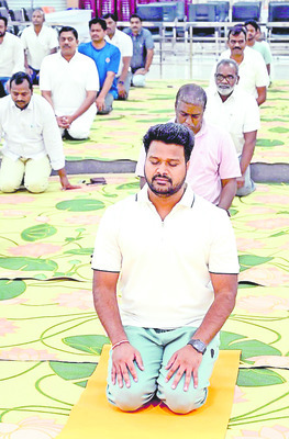 యోగాతో ఆరోగ్య సమస్యలకు పరిష్కారం 1