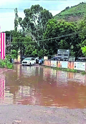 ఎడతెగని వానలు.. పొంగిన వాగులు2