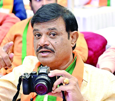 ఎమ్మెల్యే ఆఫీసులో అత్యాచారపర్వం 1