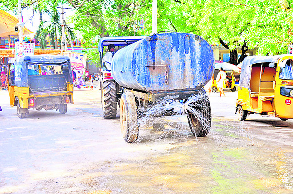 ముమ్మరంగా పారిశుద్ధ్య పనులు2