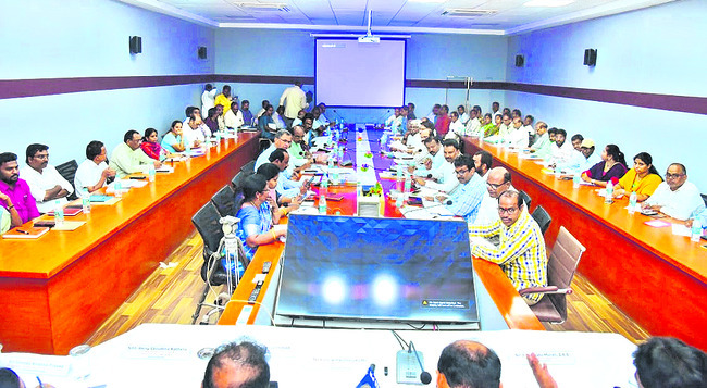 సమష్టి కృషితోనే జిల్లా అభివృద్ధి 1