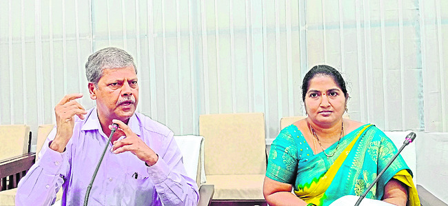 పార్టీలకతీతంగా పనిచేయండి1