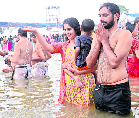 పుష్కర స్నానం.. ముక్తీశ్వర దర్శనం2
