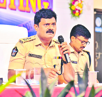 నేర నియంత్రణ లక్ష్యంగా పనిచేయాలి 1
