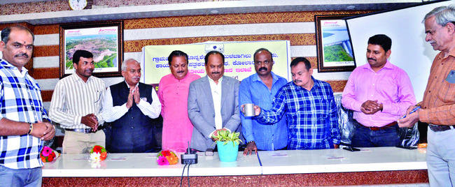 అవినీతిపై విచారణకు డిమాండ్ 1