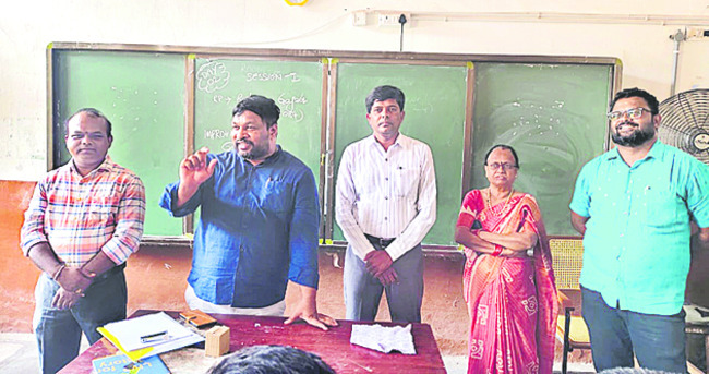 ఆదర్శనీయుడు అంబేడ్కర్
1