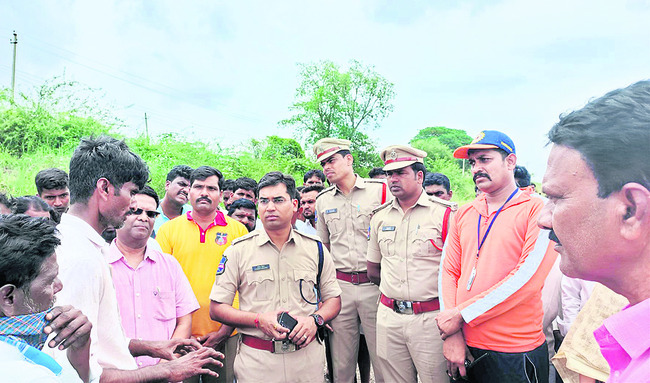 నదీతీరంలోని రైతులు అప్రమత్తంగా ఉండాలి
1