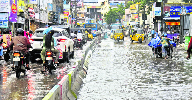 దంచికొట్టిన వర్షం 1