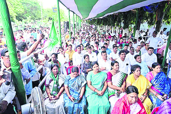 రాజ్ భవన్ ఎదురుగా బీజేడీ ధర్నా 1
