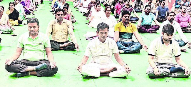 యోగాతో ఆరోగ్యం, మానసిక ప్రశాంతత 1