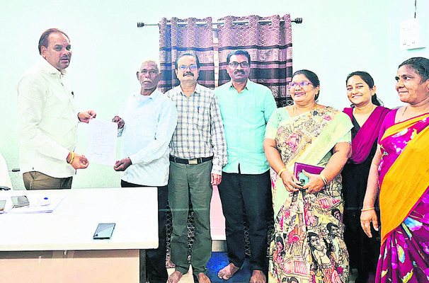 అంకితభావంతో పని చేయాలి2