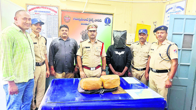 అంకితభావంతో పని చేయాలి1