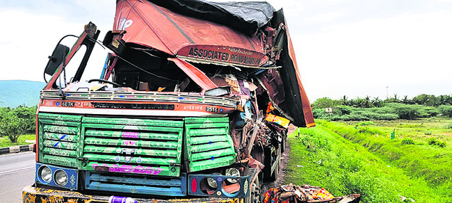 రోడ్లపై ‘బీర్ల వరద’ 1