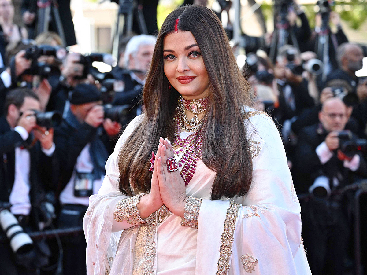 Indian Actress Aishwarya Rai Bachchan At Cannes Film Festival Photos2