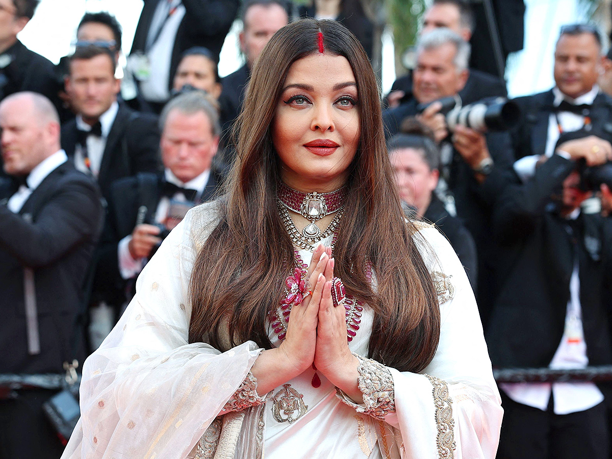 Indian Actress Aishwarya Rai Bachchan At Cannes Film Festival Photos4