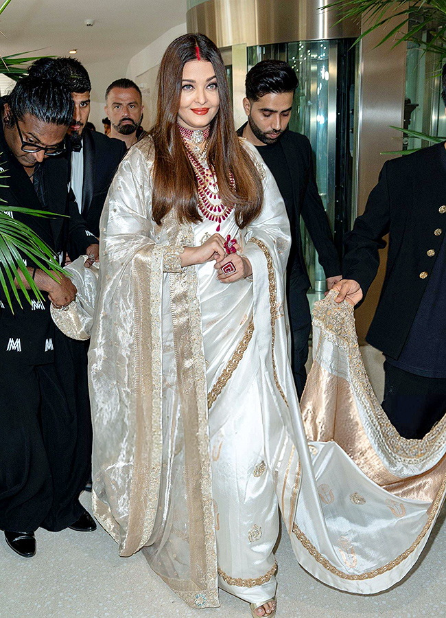 Indian Actress Aishwarya Rai Bachchan At Cannes Film Festival Photos9