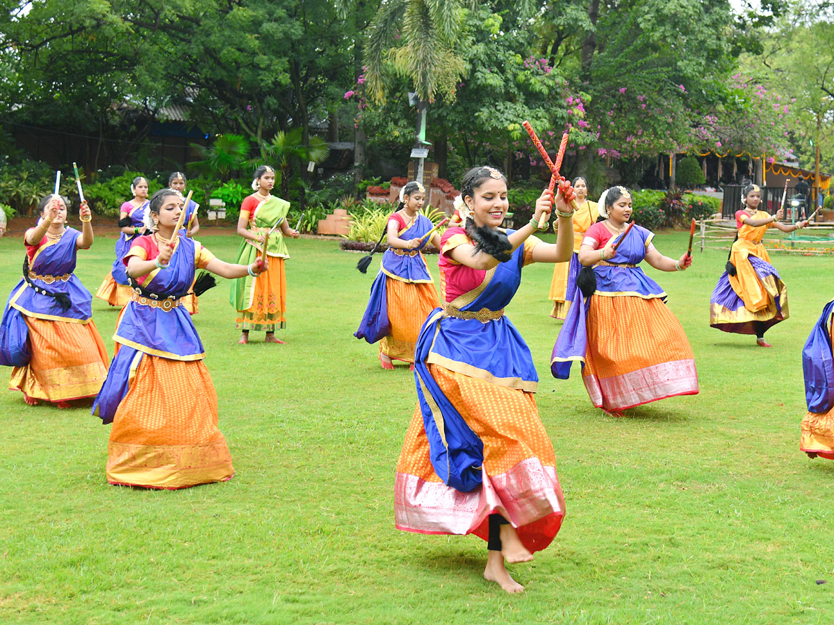 Miss World Contestants Visit Shilparamam At Hyderabad Photos17