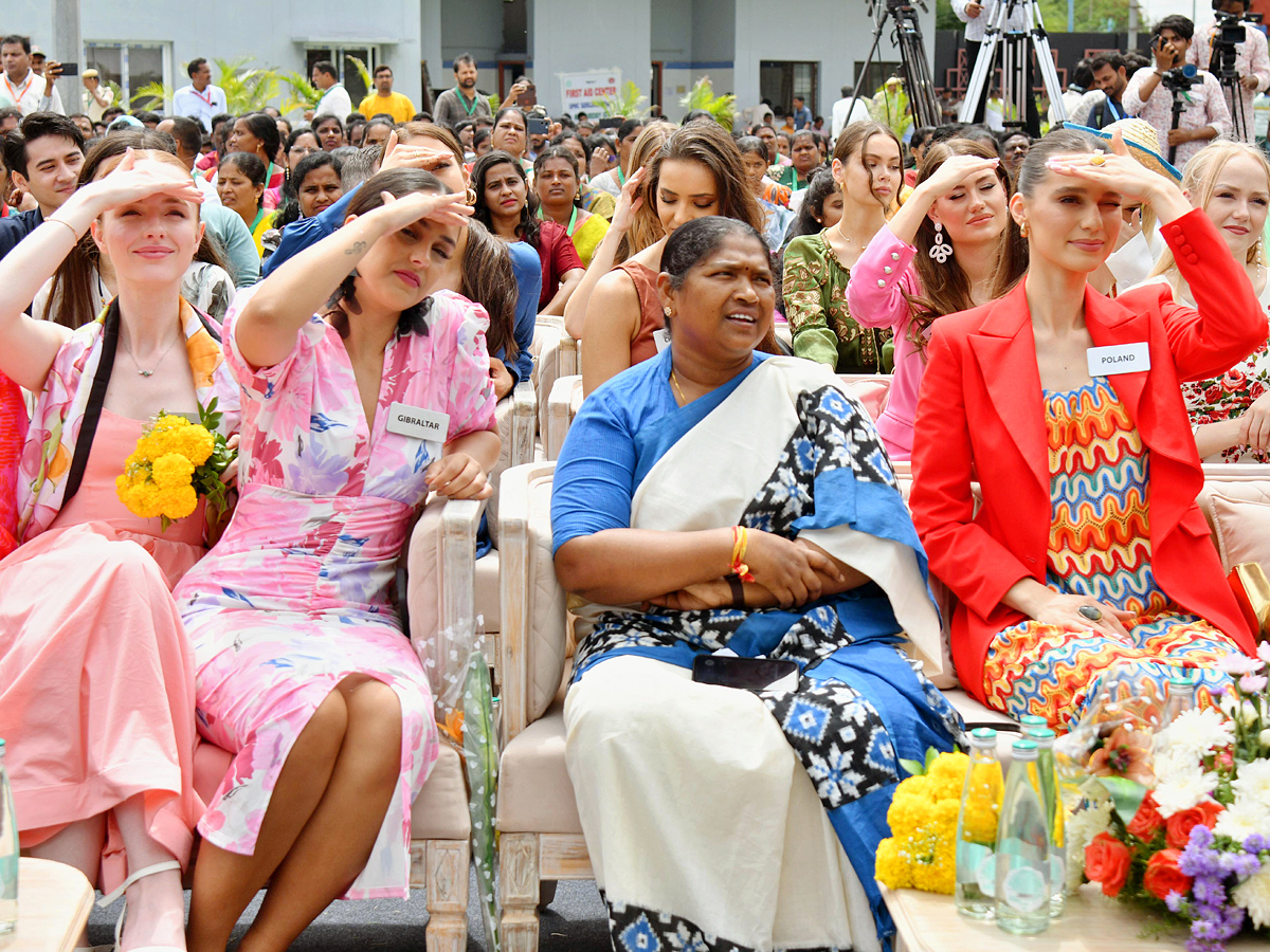 Miss World Contestants Visit Shilparamam At Hyderabad Photos18