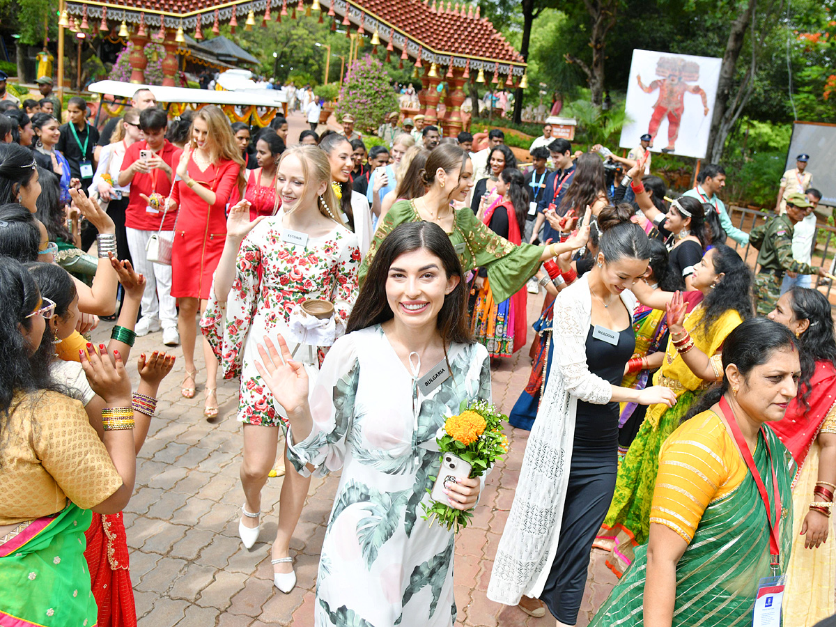 Miss World Contestants Visit Shilparamam At Hyderabad Photos21