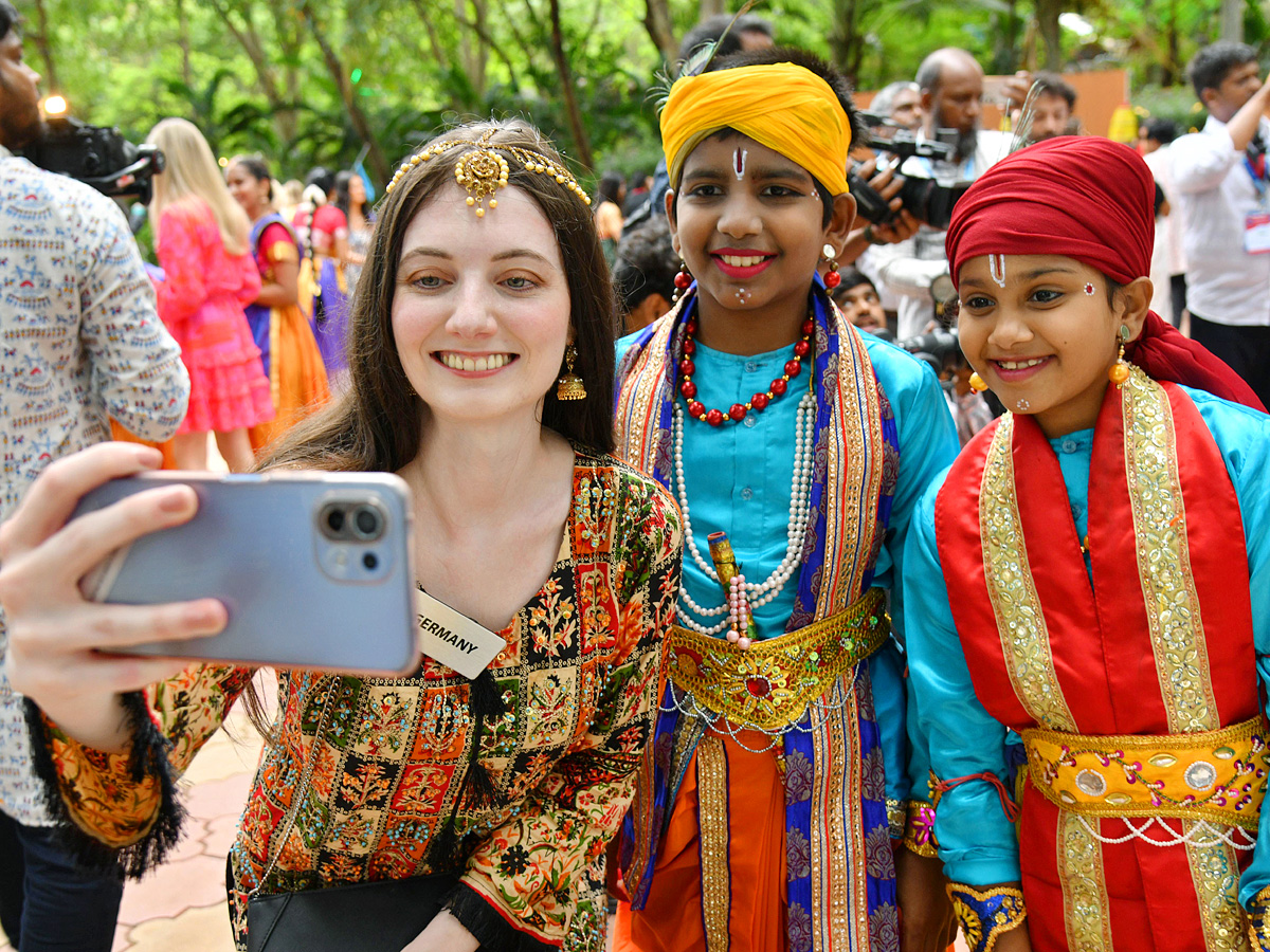 Miss World Contestants Visit Shilparamam At Hyderabad Photos24