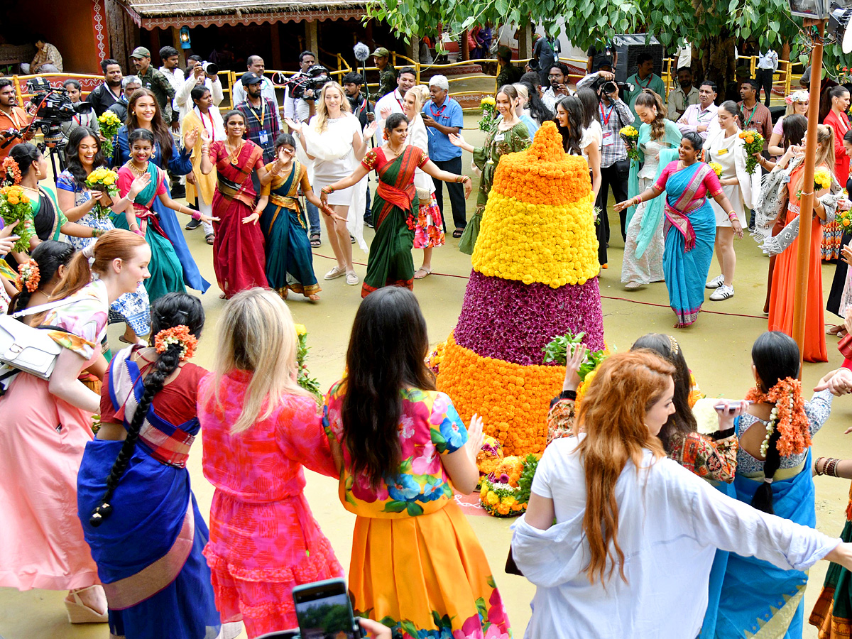 Miss World Contestants Visit Shilparamam At Hyderabad Photos33