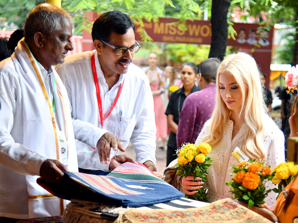 Miss World Contestants Visit Shilparamam At Hyderabad Photos9