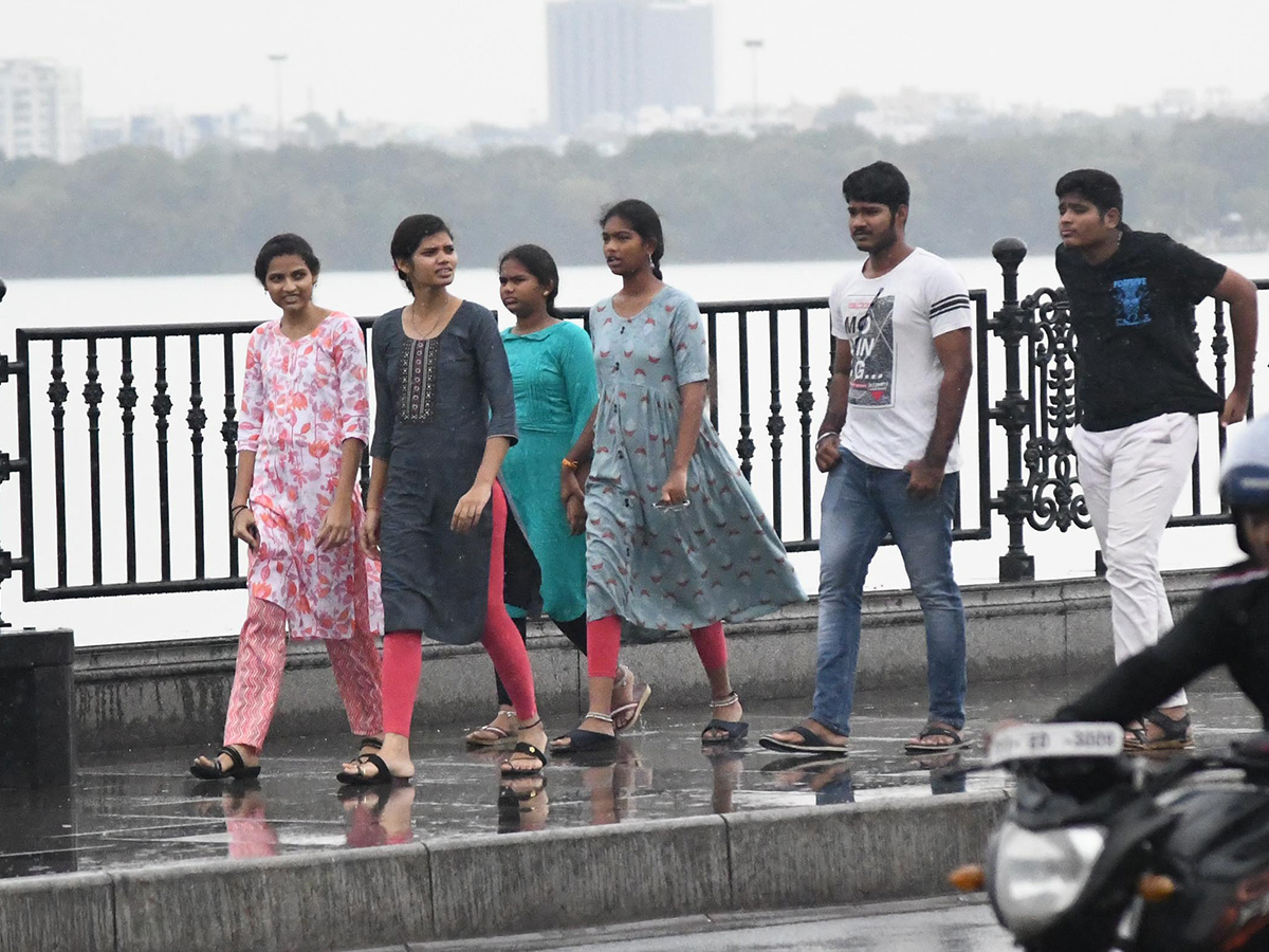 Weather Report : Heavy Rain In Hyderabad Photos14