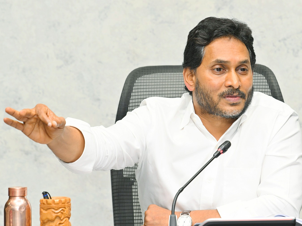 YS Jagan Sensational Press Meet On AP Liquor Scam Photos12