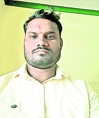 అప్పుల బాధ భరించలేక వ్యక్తి ఆత్మహత్య1