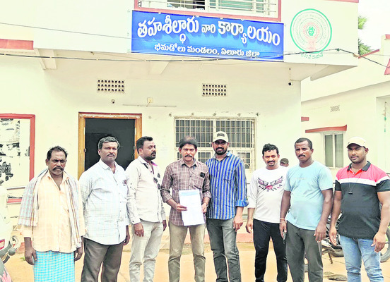 ఎండీయూ ఆపరేటర్ల జీవితాలతో చెలగాటం 1