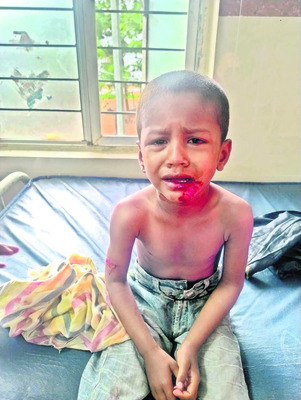 వాటర్ ట్యాంక్ ఎక్కిన భార్యాభర్తలు
1